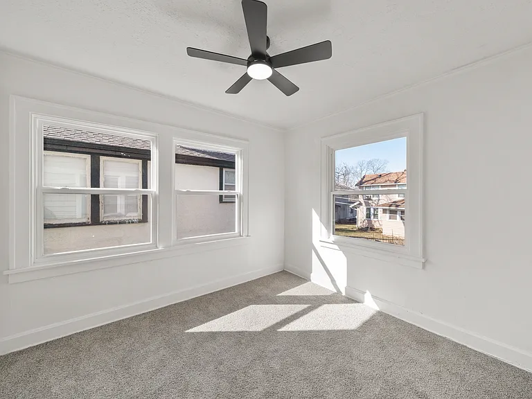 Highland Ave — Photo 10