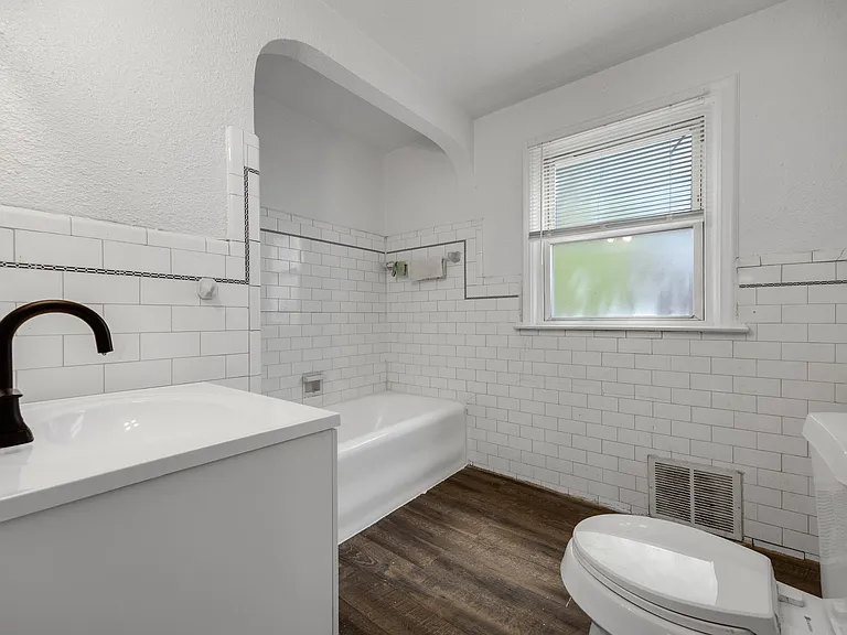 15514 Saint Marys St — Photo 10