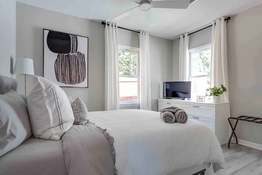 3 bed, 1100 sqft, $3,200 — Photo 3