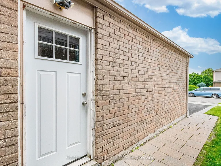 34 Niagara Pl #BASEMENT — Photo 17
