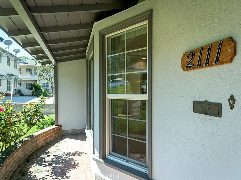 2111 N Verdugo Rd — Photo 10