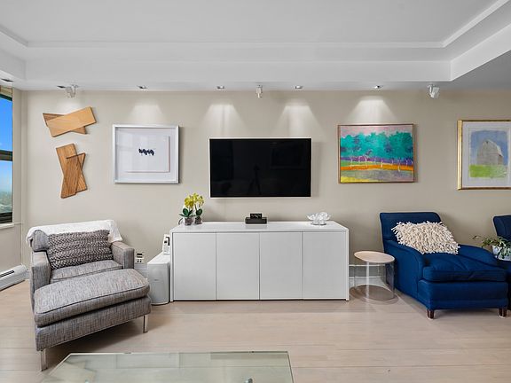 5th image of 2100 N Lincoln Park W APT 8DN