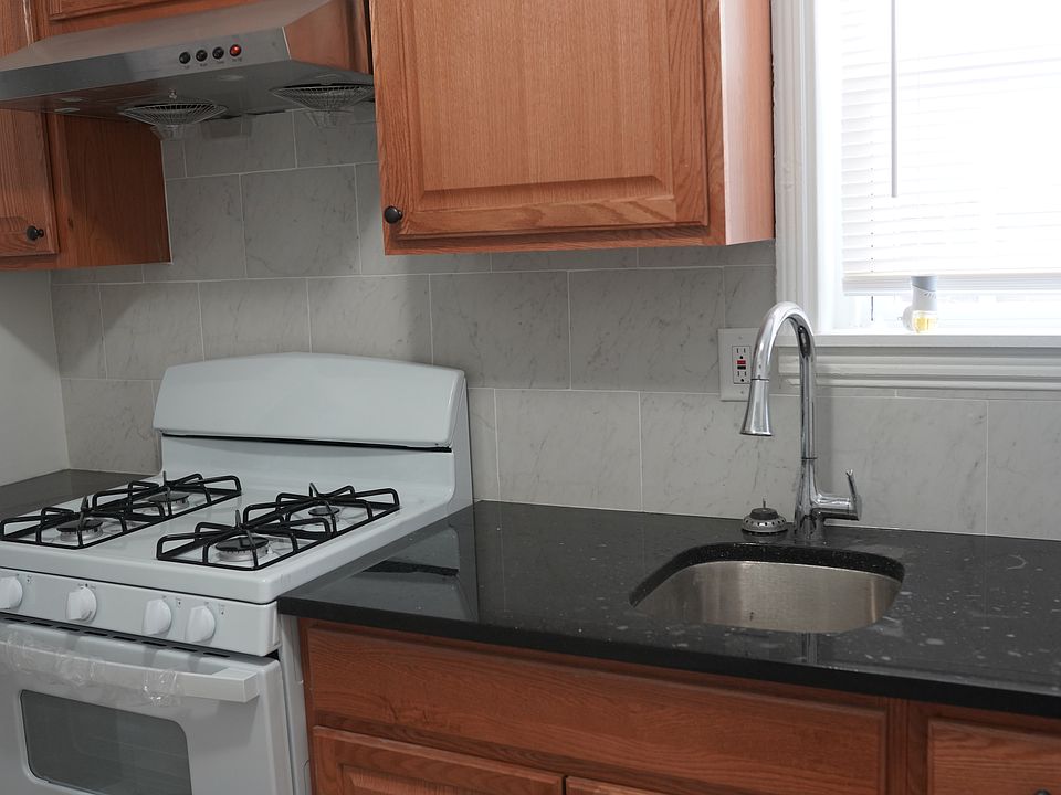 2nd image of 4003 Spring Garden St #3R