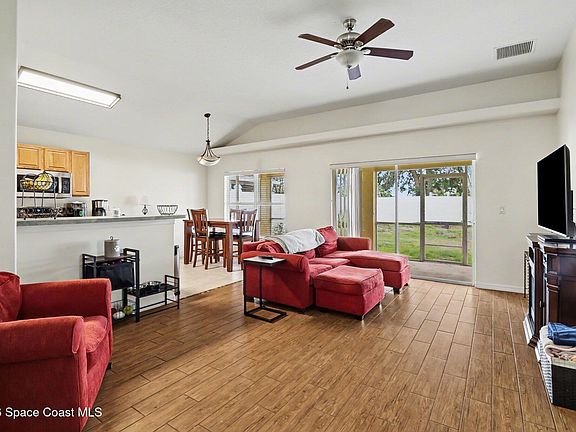3rd image of 1341 Olde Bailey Ln