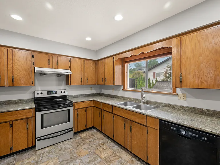 3639 Dunsmuir Way — Photo 4