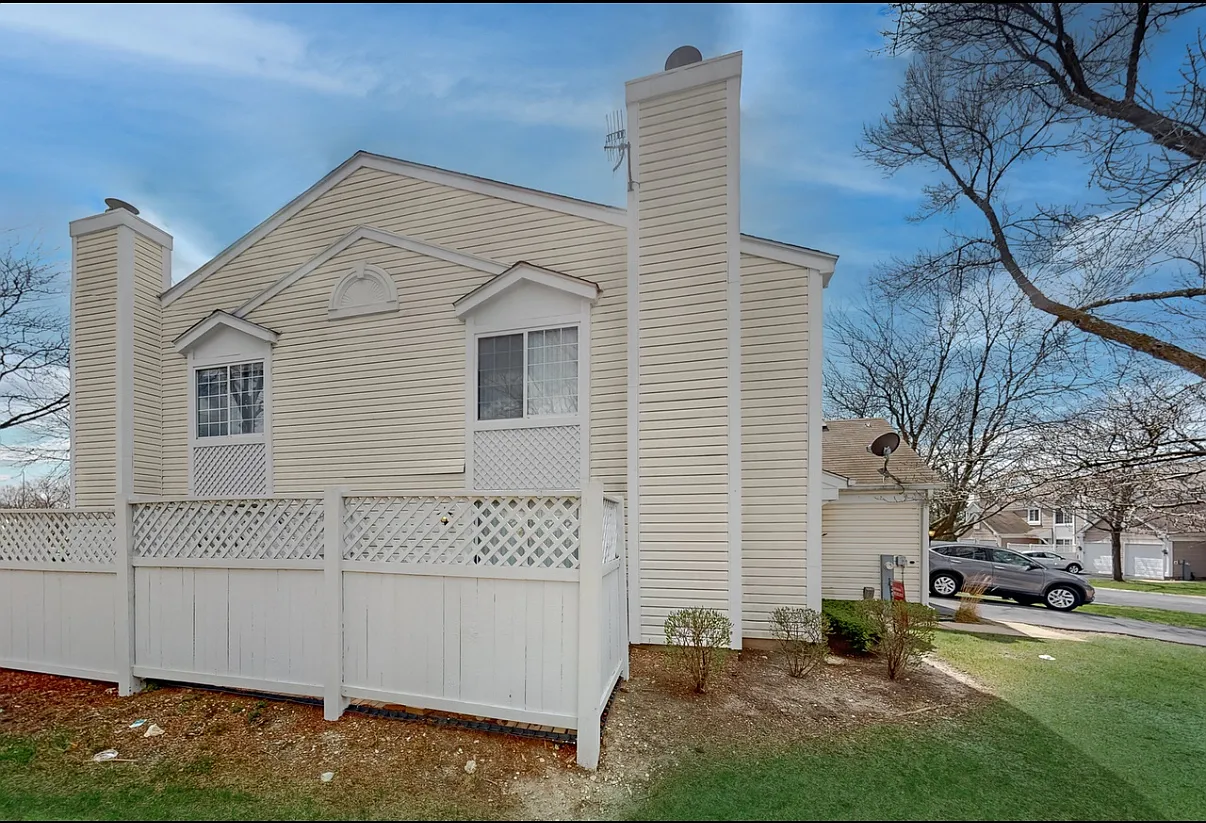2 bed, 1.5 bath, 1052 sqft, $2,100 — Photo 2
