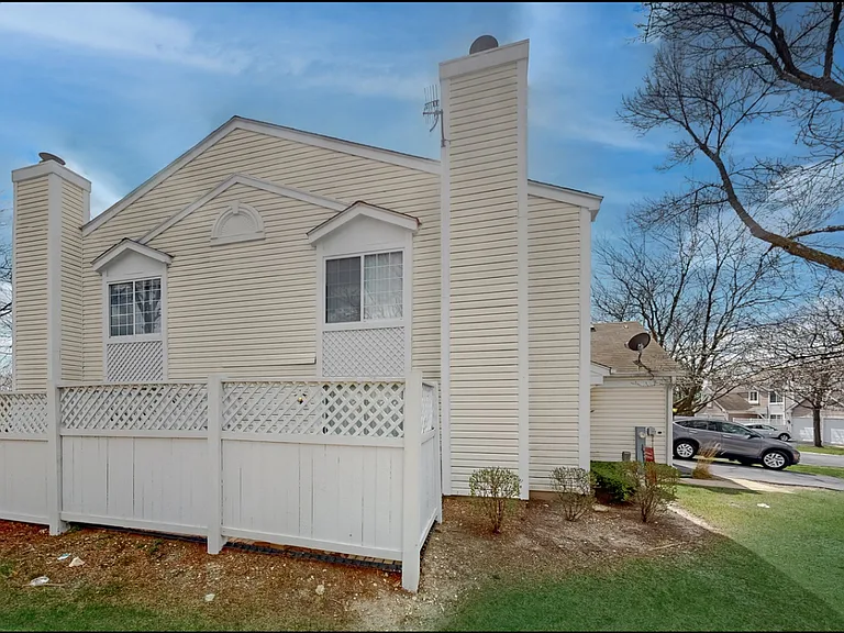 315 Bunker Hill Cir — Photo 2