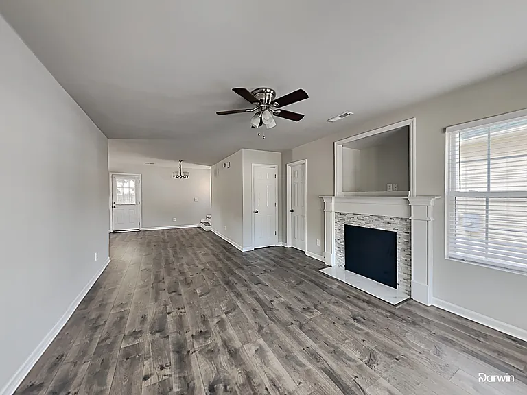 448 Courtland Dr — Photo 7