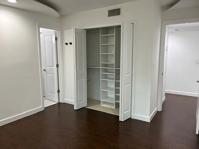 1734 Foxhall Cir — Photo 12