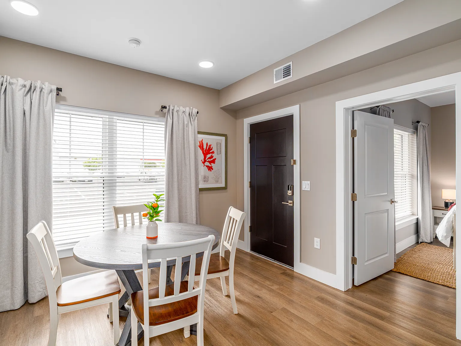 2 bed, 1050 sqft, $2,350 — Photo 3