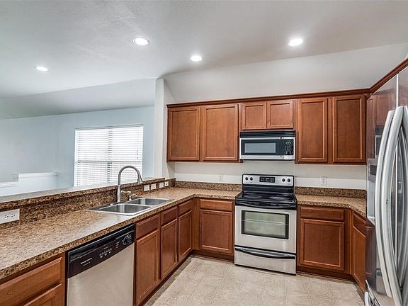 4th image of 221 Cliffbrook Dr