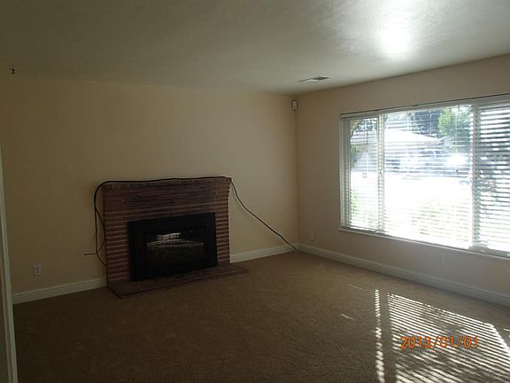 3rd image of 309 Olive Ct