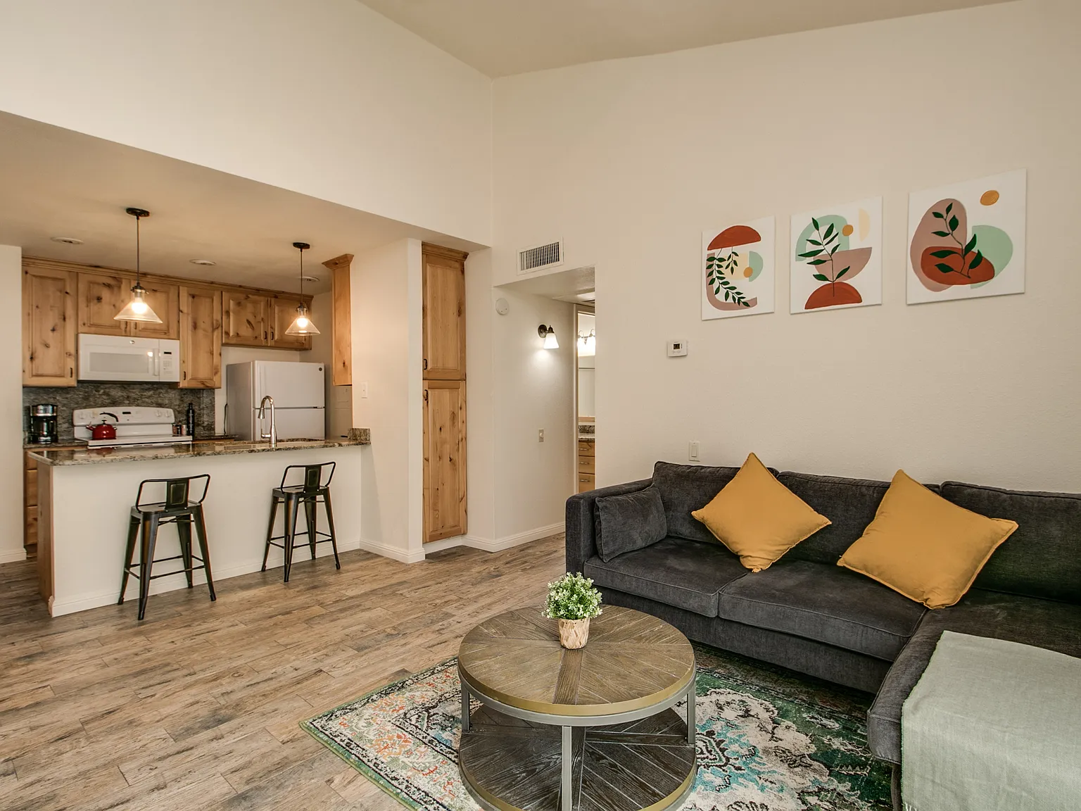 2 bed, 864 sqft, $2,200 — Photo 2