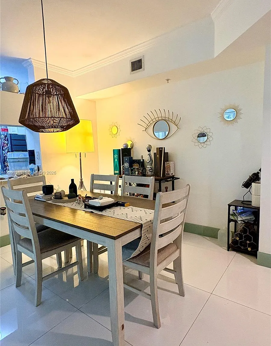 Porto Bellagio Condo — Photo 3
