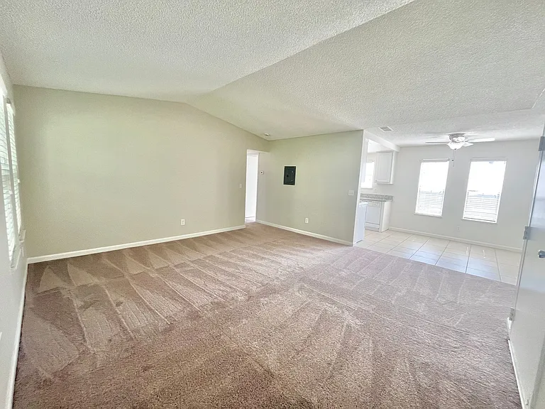 2716 F Street — Photo 4
