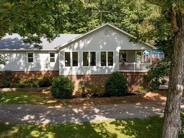 340 Kingston Rd, Evington, VA 24550