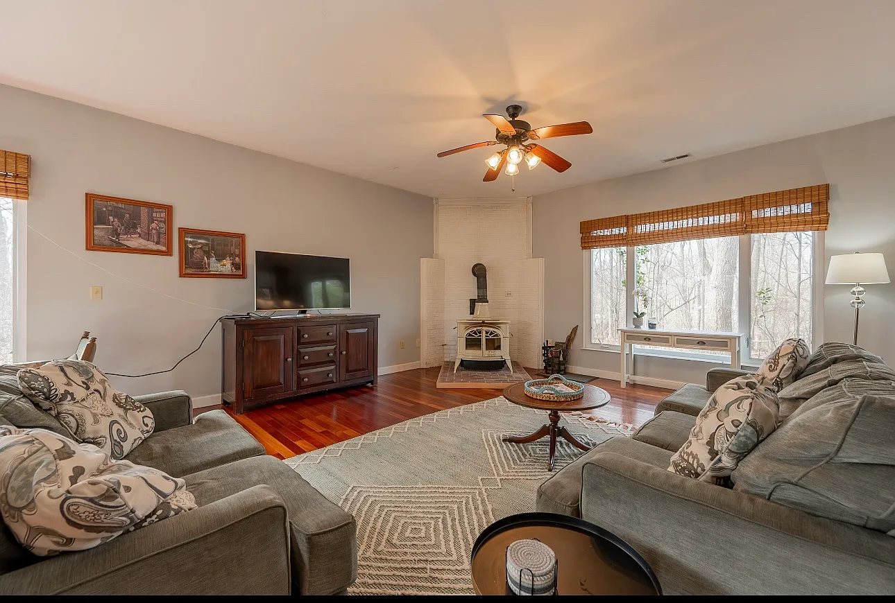 1701 Sterling Dr — Photo 4