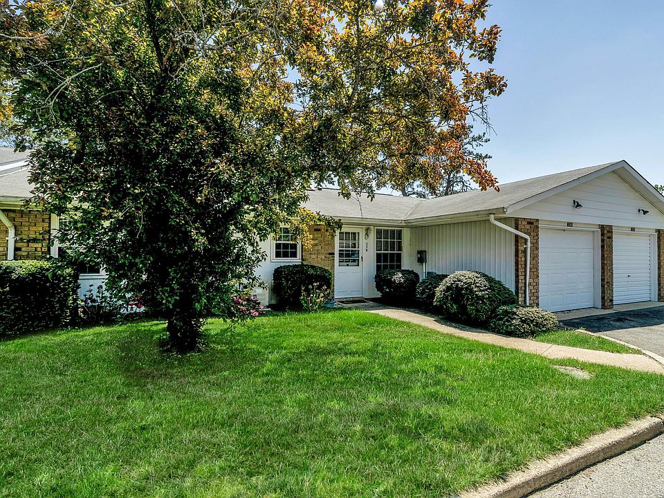 1st image of 33B Gramercy Ln