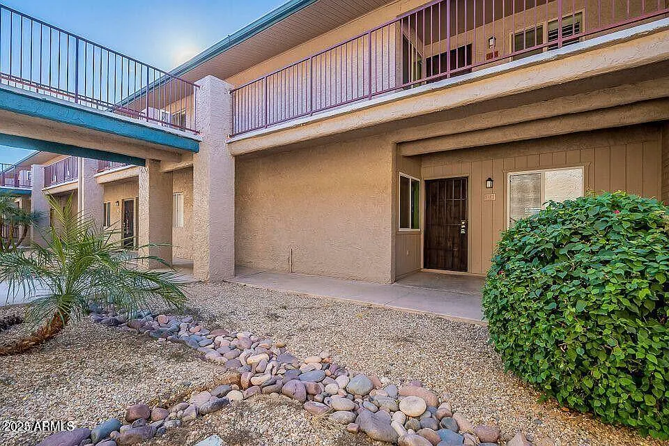 2 bed, 4.0 bath, 960 sqft, $2,300 — Photo 2