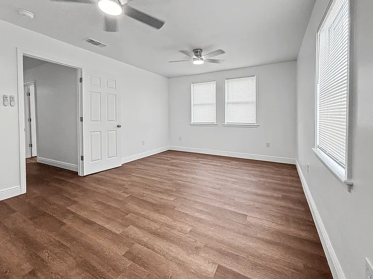 9102 Oleander St — Photo 4