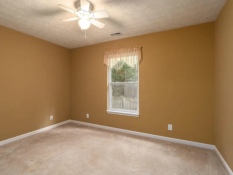 329 Bluegrass Dr — Photo 20