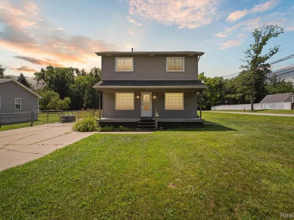 11010 Pacton Dr, Shelby Township, MI 48317