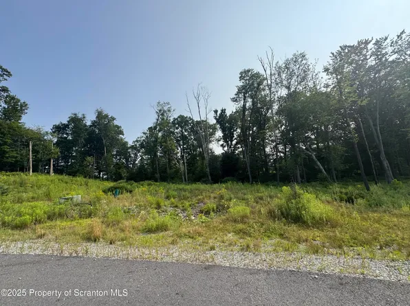 6 Saint Andrews Rd, Clarks Summit, PA 18411