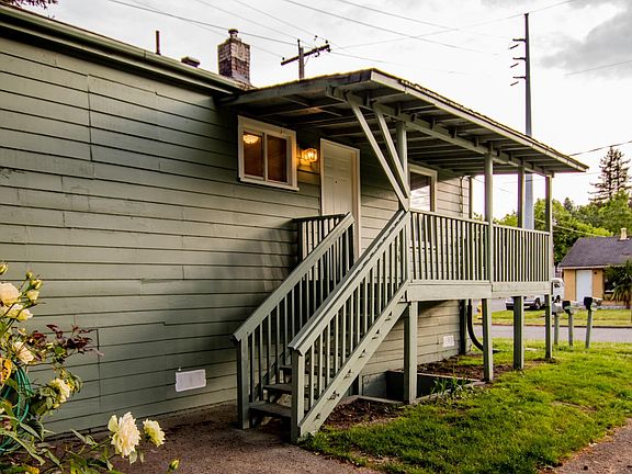 2nd image of 2412 1st St #2416