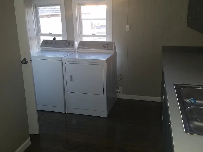 1115 S Main Ave — Photo 8
