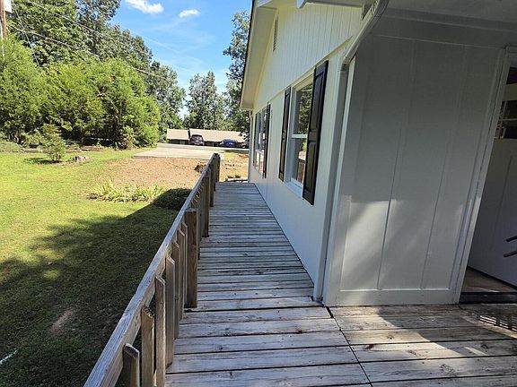 5th image of 134 Canary Dr NW