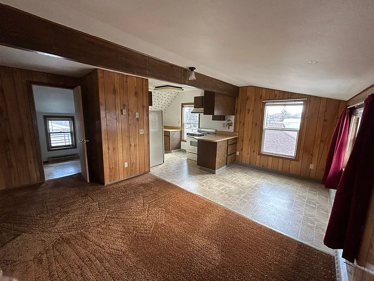 335 5th Ave W #3 — Photo 3