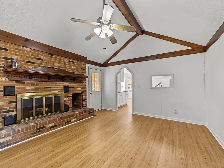 828 Jo Anne Cir — Photo 15