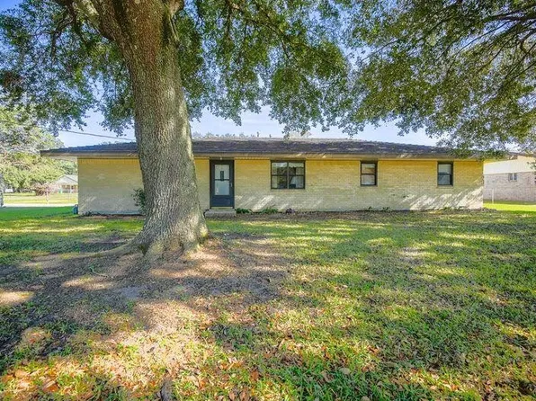 100 Verret St, Pierre Part, LA 70339