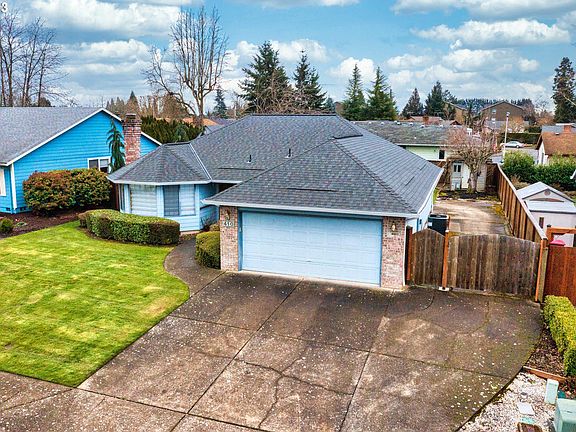 2nd image of 410 NE 28th Pl