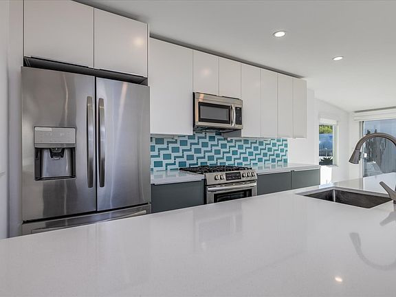 3rd image of 73545 Shadow Mountain Dr APT 2