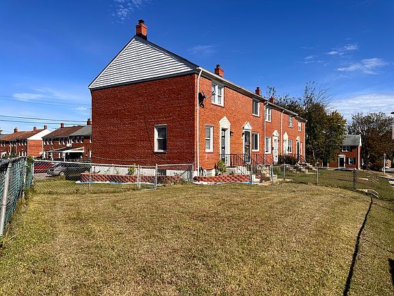 3rd image of 1008 Tunbridge Rd
