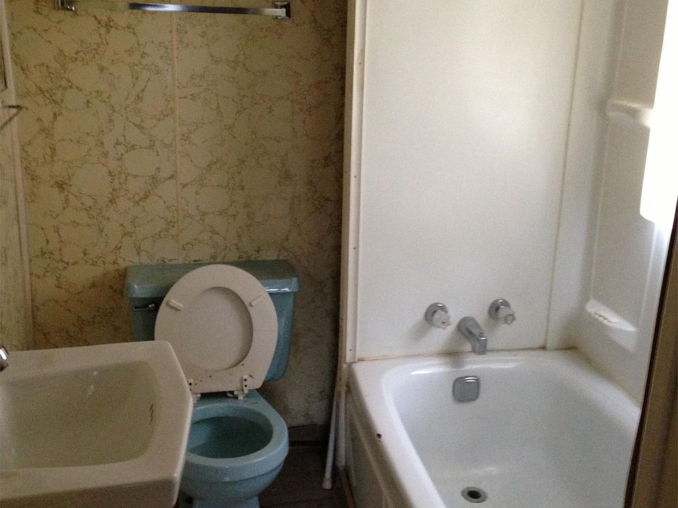 2nd image of 1210 W 6th St APT 3