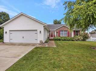 1103 Edgeview Dr, Mahomet, IL