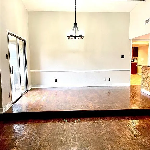2129 Lymington Rd — Photo 38