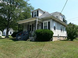 4 Vickery St, Warwick, RI 02888