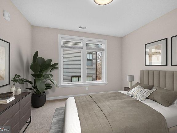 4th image of 1669 Bandit Loop Unit 301A