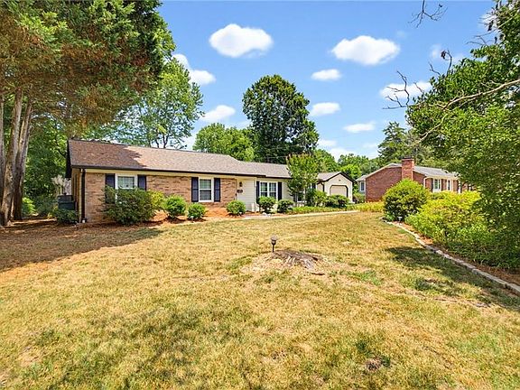 3rd image of 4811 Spilsby Ln
