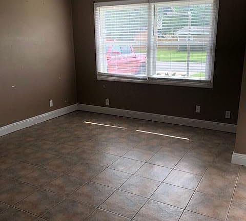 4th image of 2703 Monterey Ave
