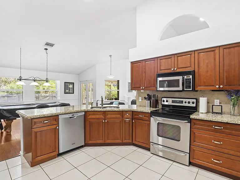 13885 Sheffield St — Photo 13