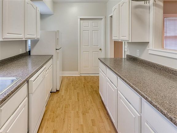2nd image of 913 NW 35th St