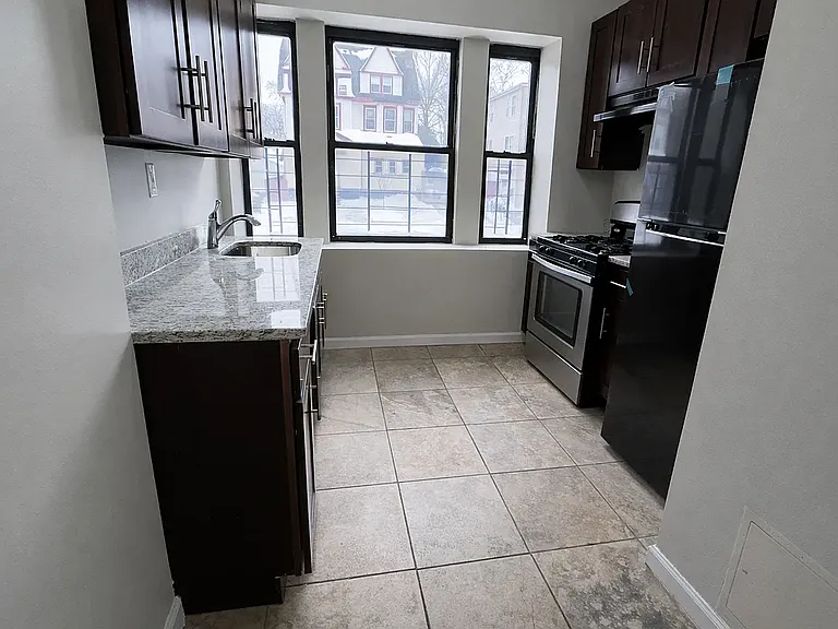 74 Lenox Ave — Photo 3