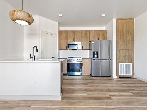 4th image of 225 E New Hampshire St #14