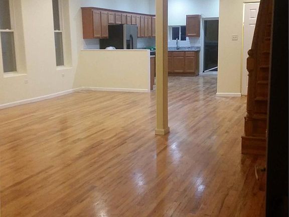 3rd image of 1542 N Talman Ave