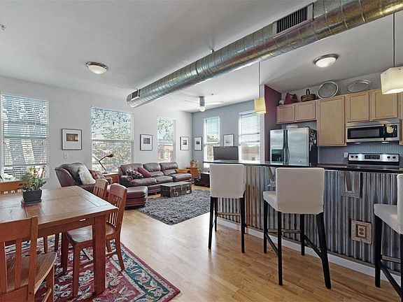 5th image of 2422 Tremont Place #201