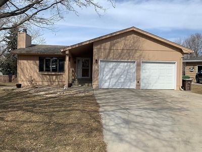 1004 Palmer Pl, Mitchell, SD, 57301